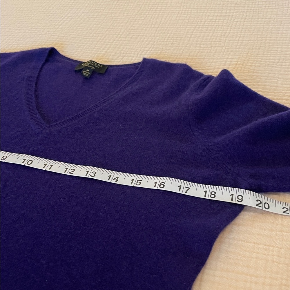 Royal Purple -Blue Cashmere V-neck Sweater sz Medium, FREE scarf w/purchase. - Picture 9 of 11